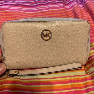 Michael Kors Peach Smartphone Wristlet